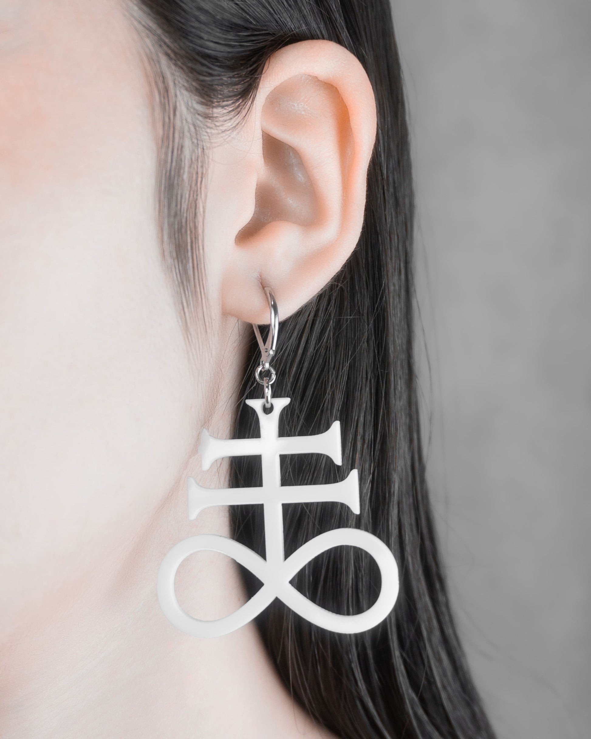 Leviathan Cross | Aritos y Collar