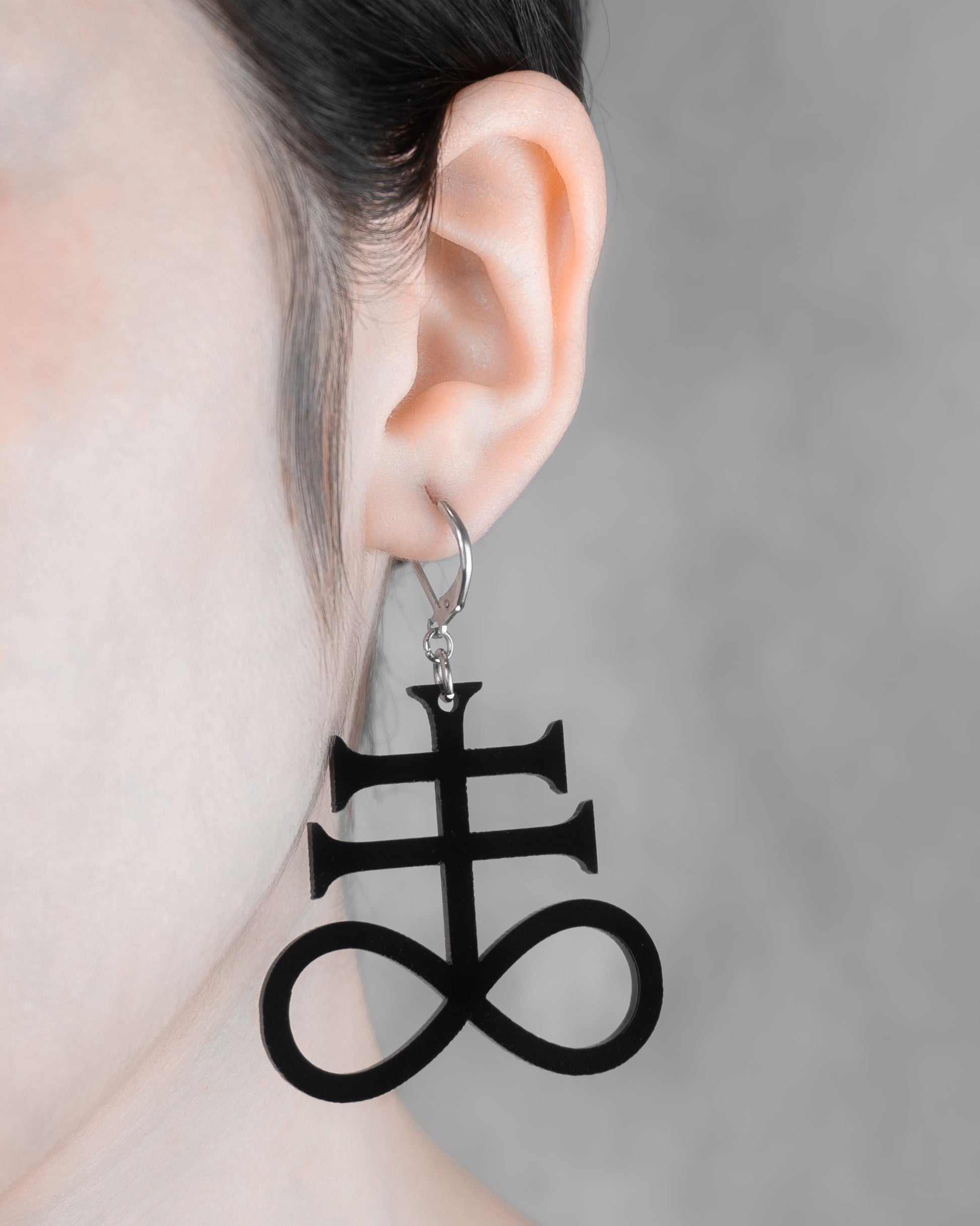 Leviathan Cross | Aritos y Collar