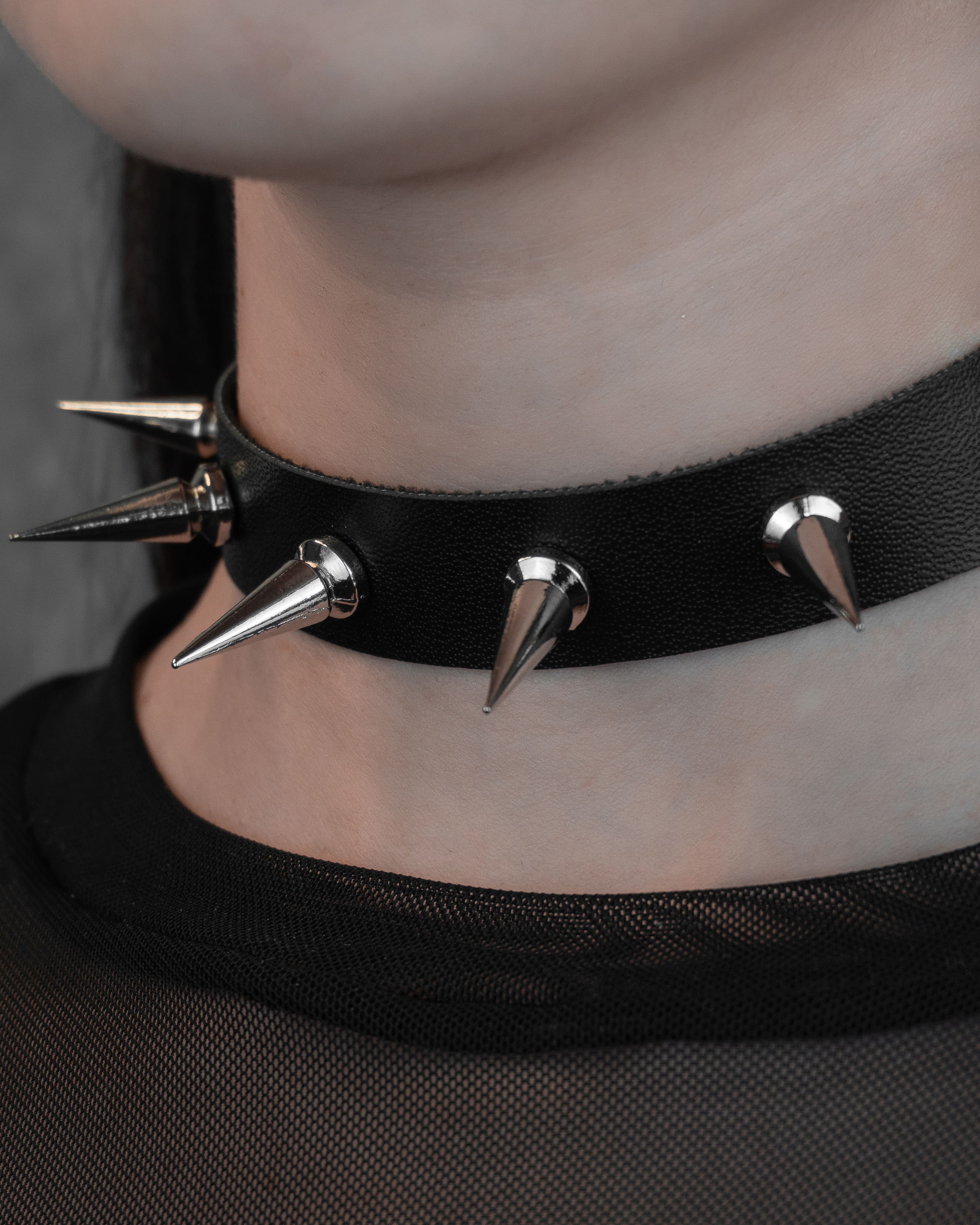 Spikes 2.5 |  Choker