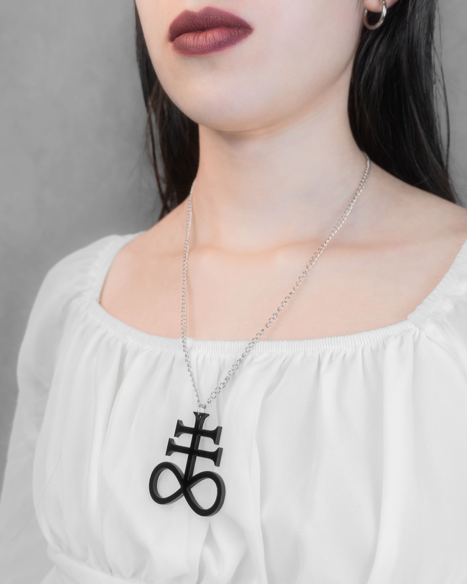 Leviathan Cross | Aritos y Collar