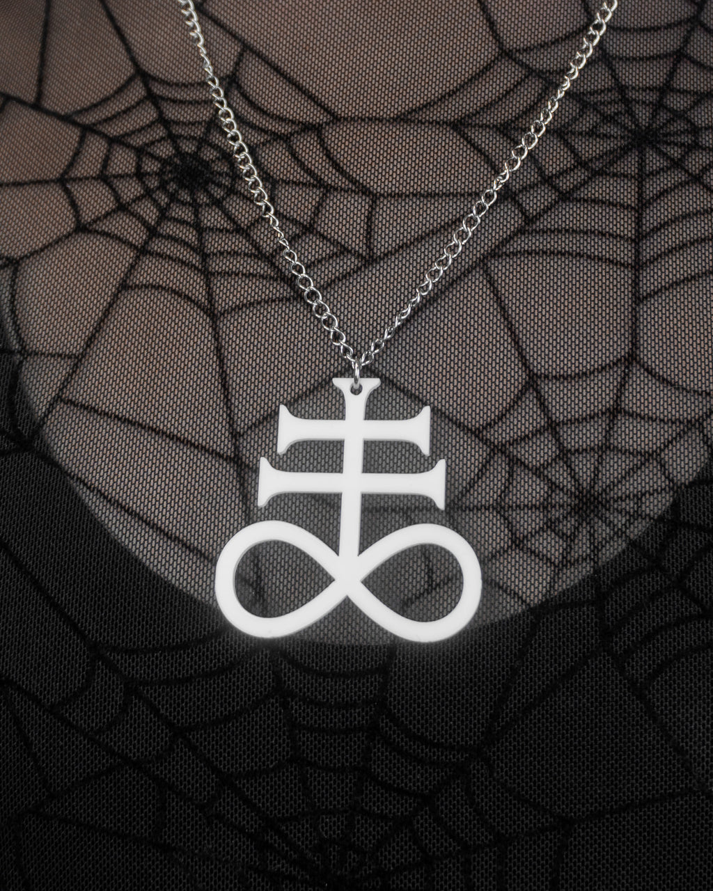 Leviathan Cross | Aritos y Collar