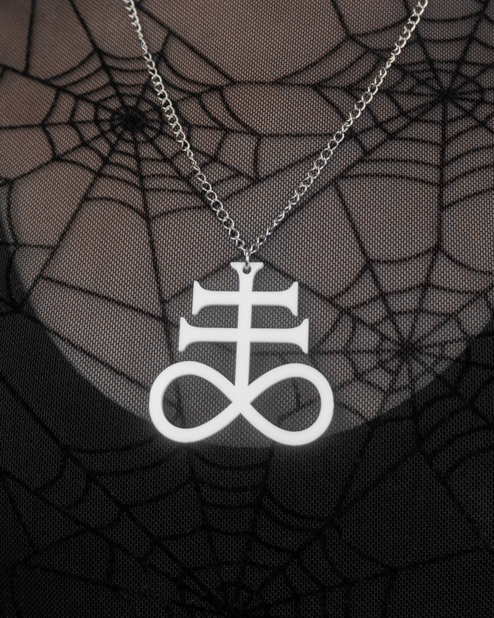Leviathan Cross | Aritos y Collar