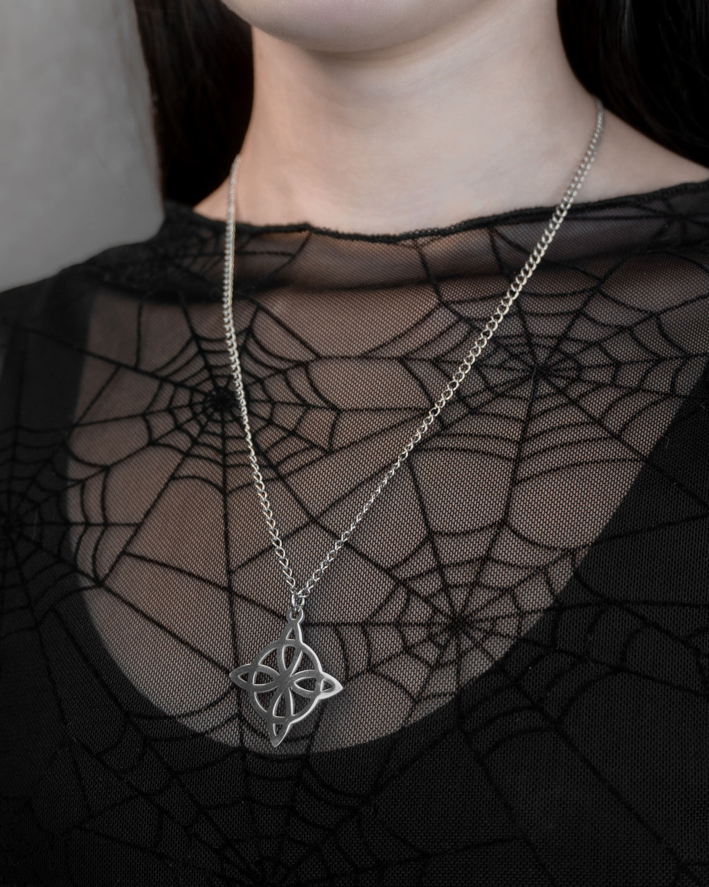 Nudo de Bruja (Acero Inoxidable) | Aritos y Collar