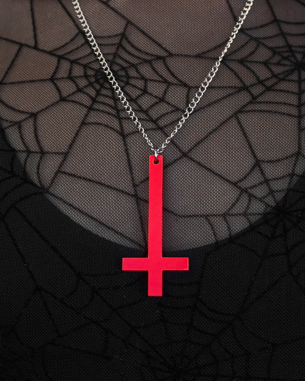 Cruz Invertida | Aritos y Collar
