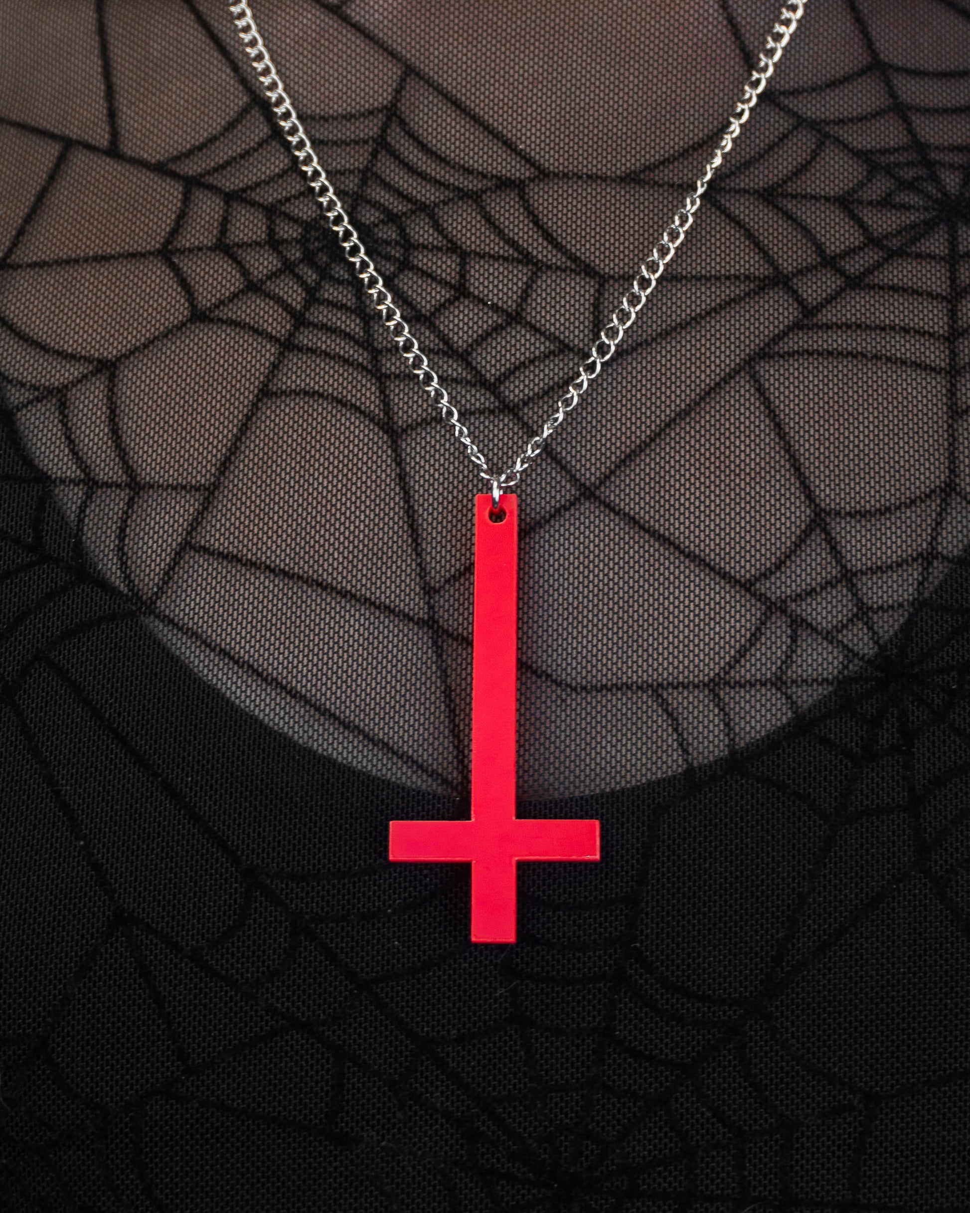 Cruz Invertida | Aritos y Collar