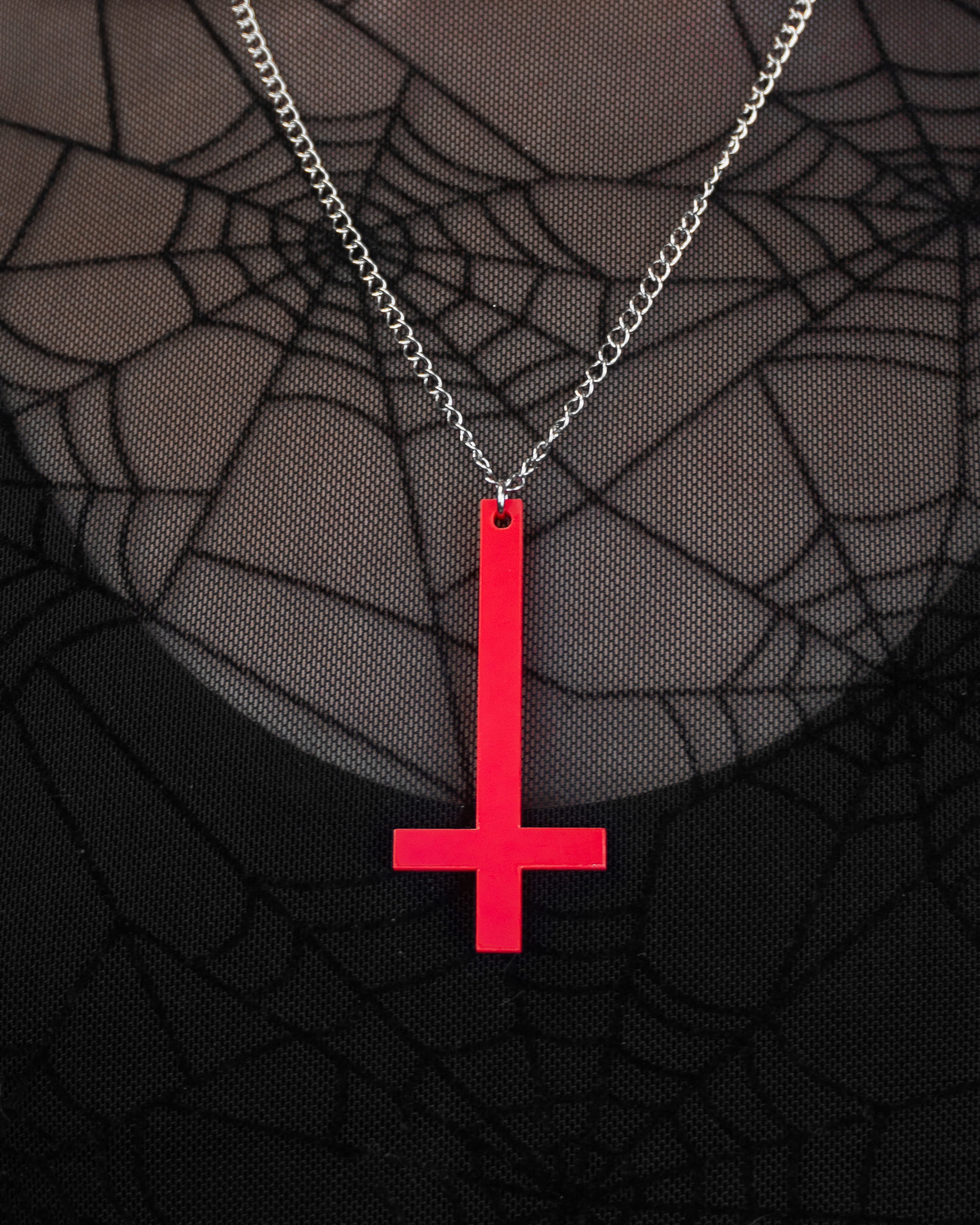 Cruz Invertida | Aritos y Collar