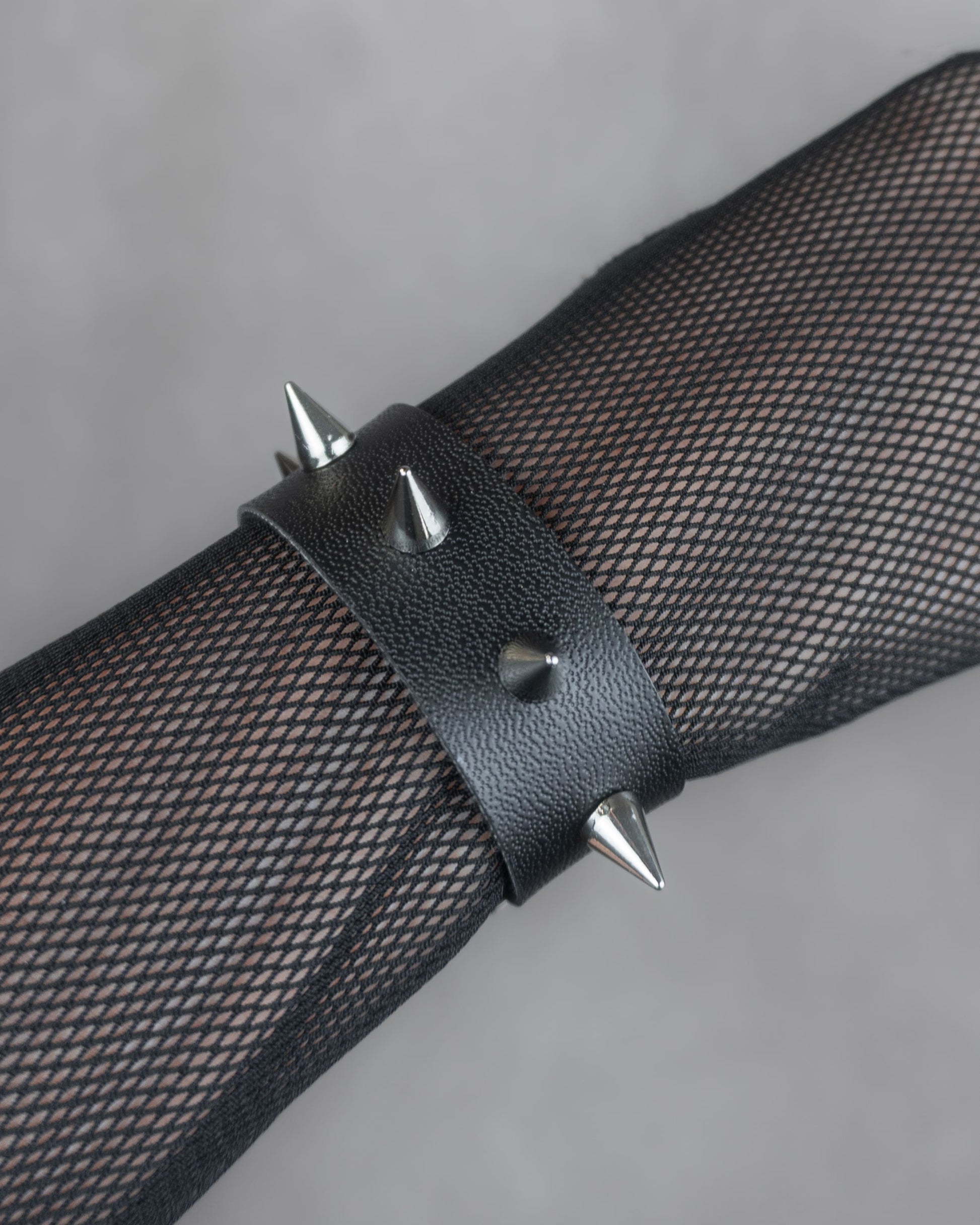 Mini Studs | Manilla