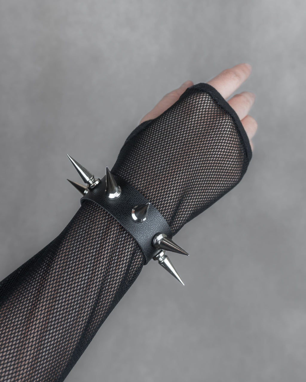 Studs | Manilla