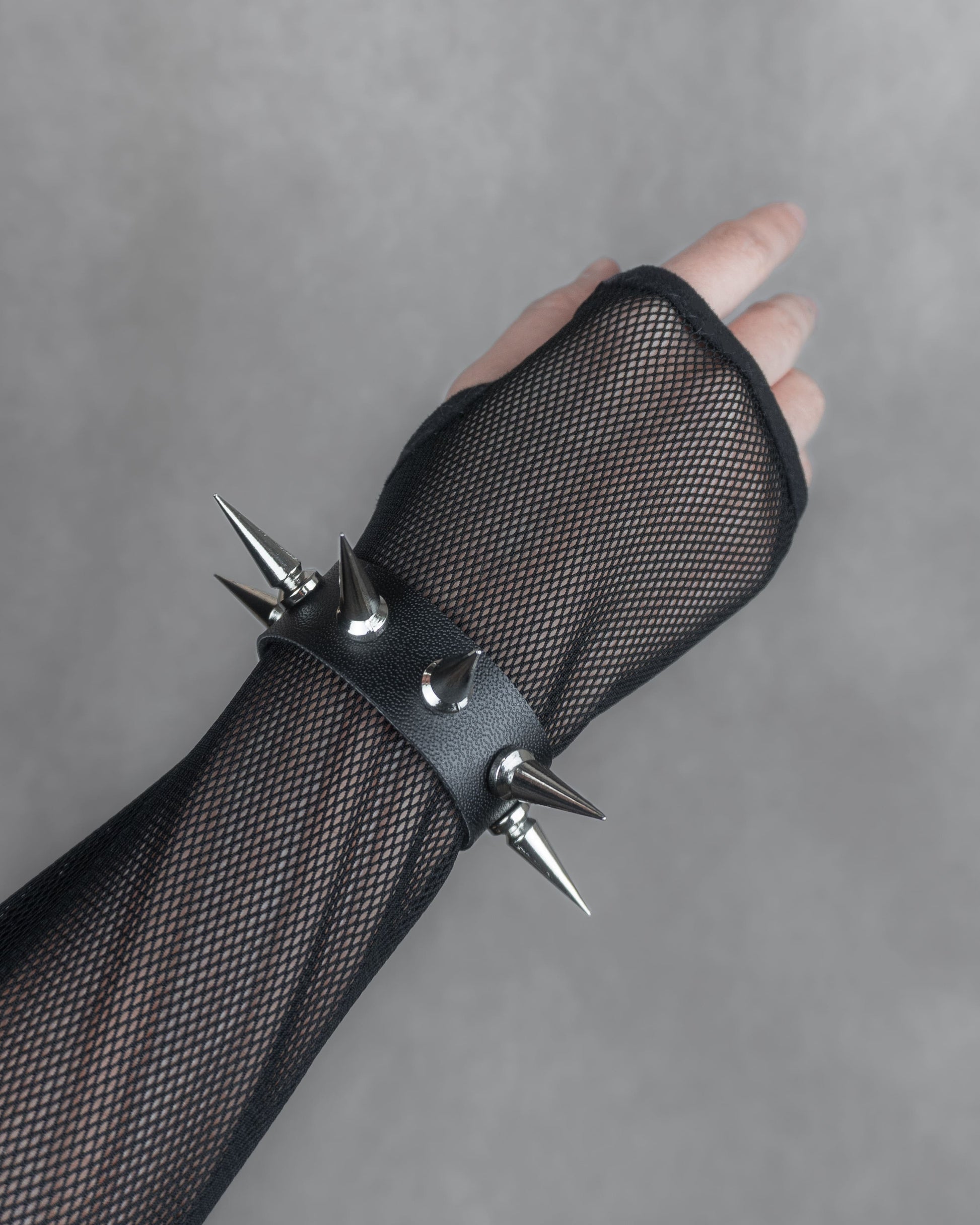 Studs | Manilla