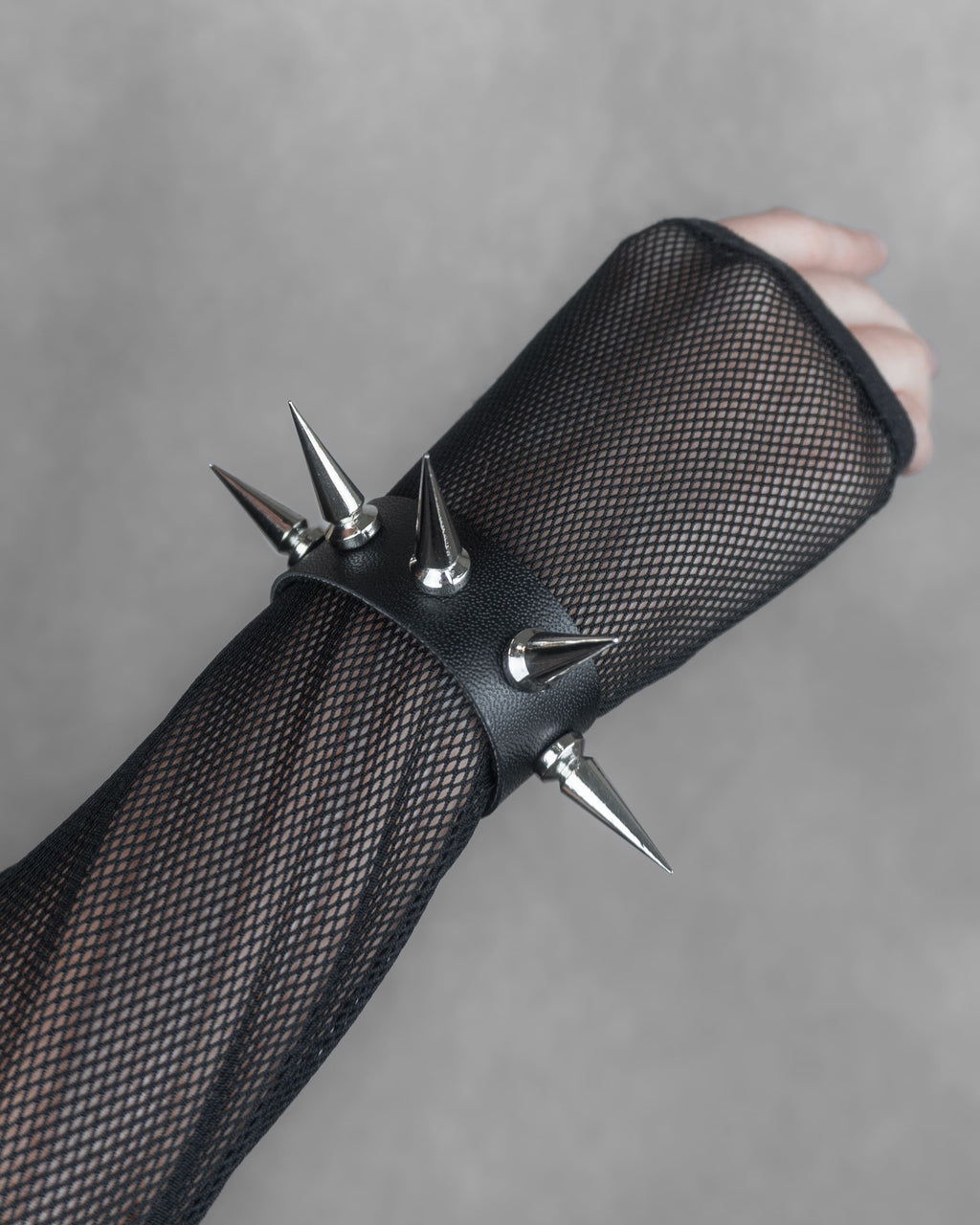 Studs | Manilla