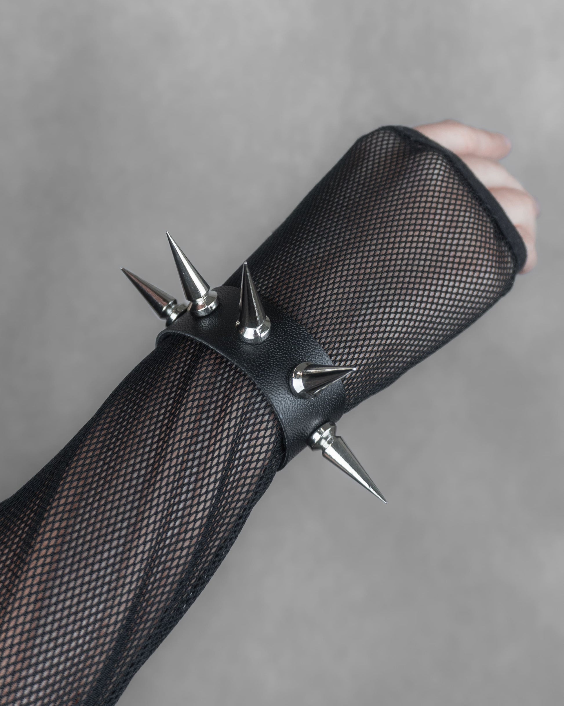 Studs | Manilla