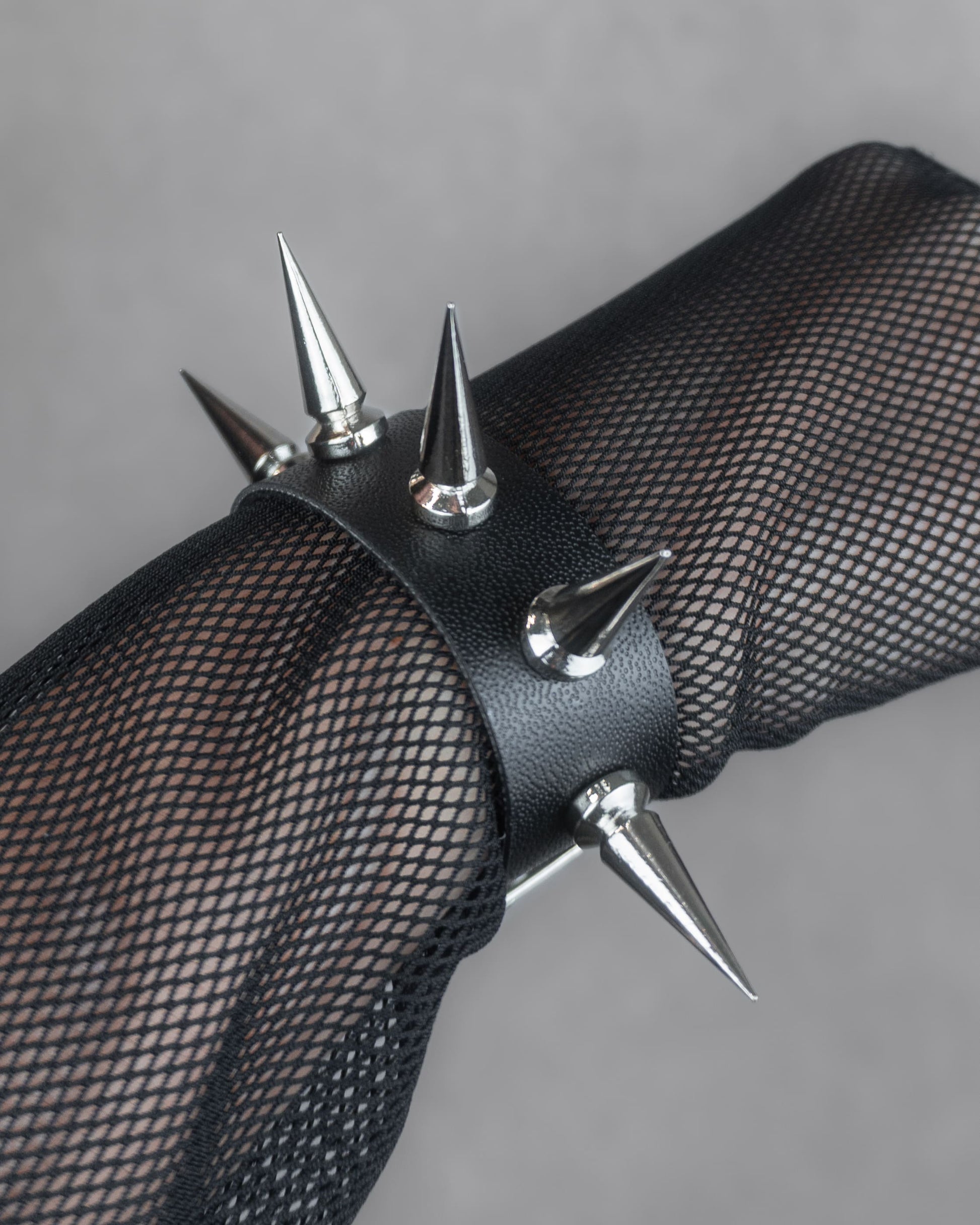 Studs | Manilla